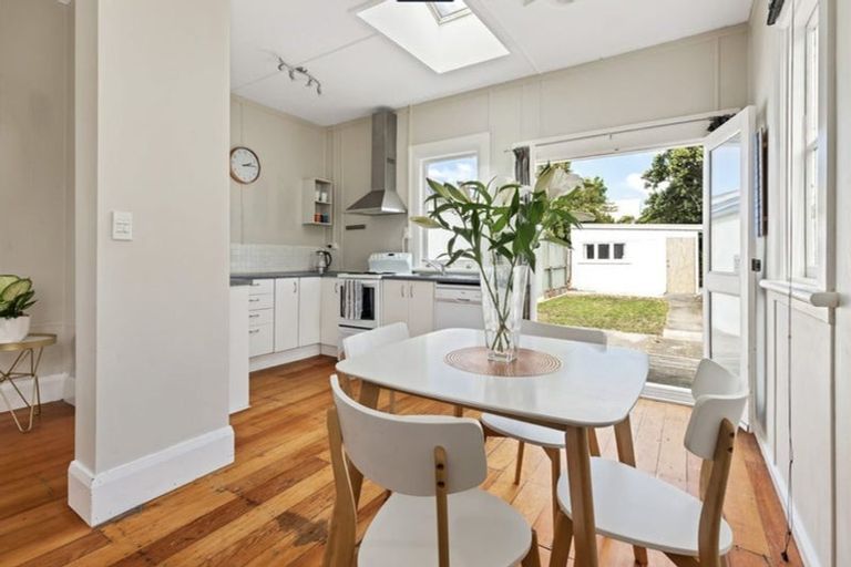 Photo of property in 119 Apu Crescent, Lyall Bay, Wellington, 6022