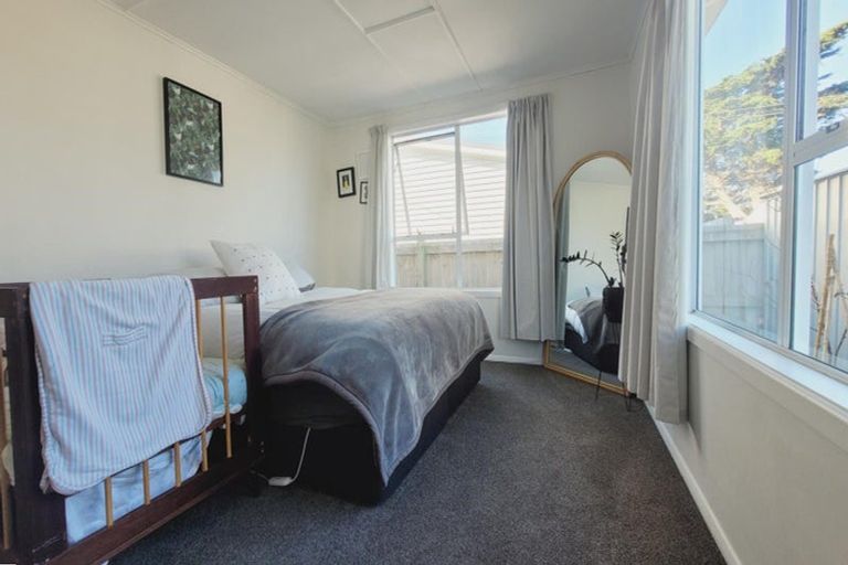 Photo of property in 3 Morere Street, Titahi Bay, Porirua, 5022