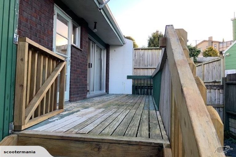 Photo of property in 6/495 Glenfield Road, Glenfield, Auckland, 0629