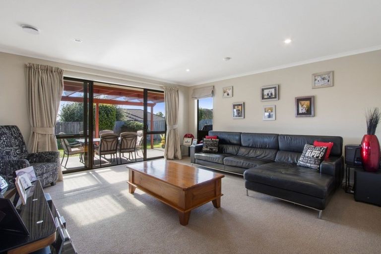 Photo of property in 8 Olive Close, Omokoroa, 3114