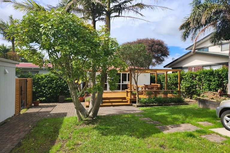 Photo of property in 100 Torkar Road, Clarks Beach, 2122