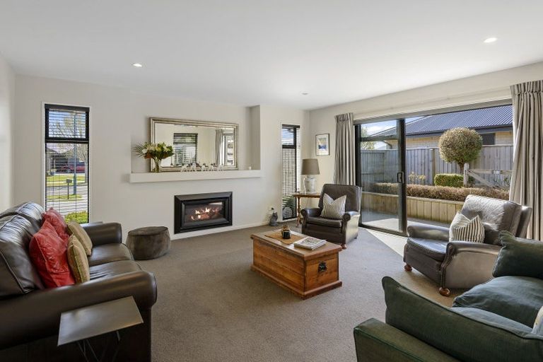 Photo of property in 14 Huntingdon Drive, Rangiora, 7400