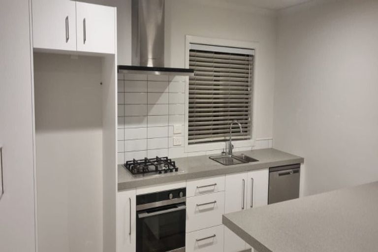 Photo of property in 3/9 Surrey Street, Tawa, Wellington, 5028