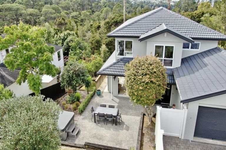 Photo of property in 42 Ravenstone Place, Chatswood, Auckland, 0626