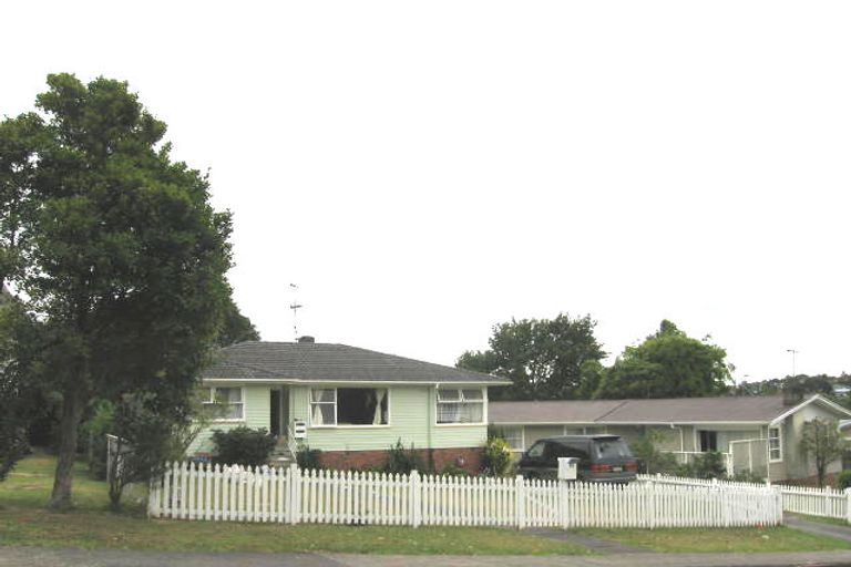 Photo of property in 12 Aplin Place, Birkdale, Auckland, 0626