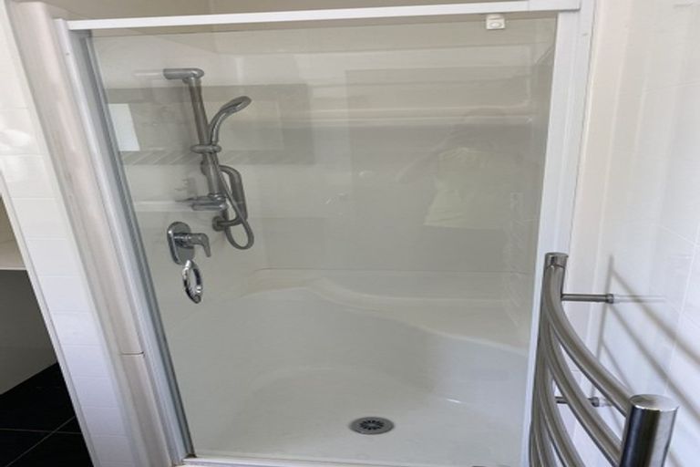 Photo of property in 24 Spencer Road, Pinehill, Auckland, 0632