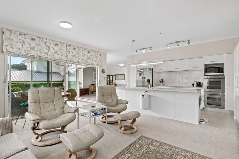 Photo of property in 61 Panorama Heights, Orewa, 0931