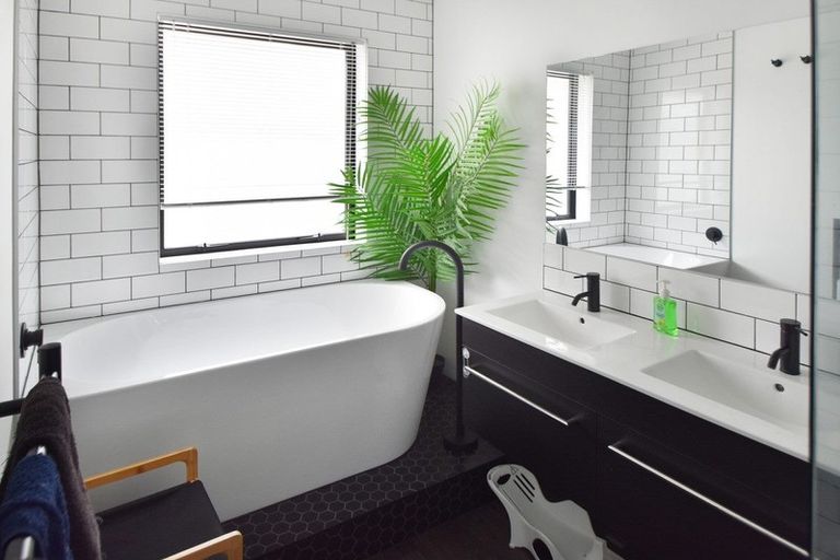 Photo of property in 15 Lakeland Avenue, Twizel, 7901