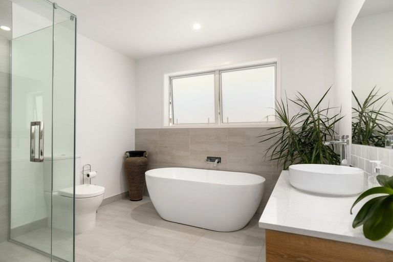 Photo of property in 5 Hanlow Place, Pyes Pa, Tauranga, 3112