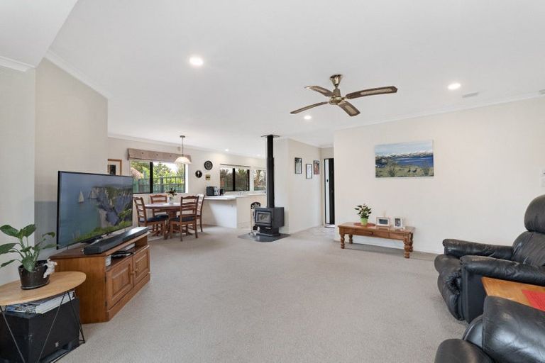 Photo of property in 4 Checketts Place, Papamoa Beach, Papamoa, 3118