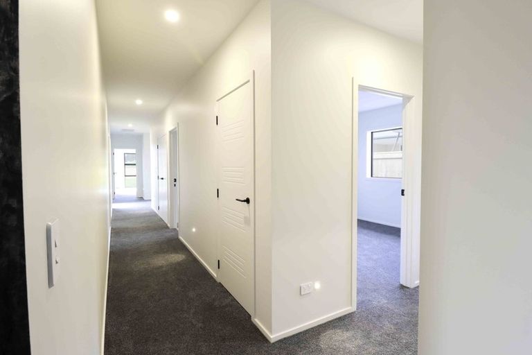 Photo of property in 42 Sardinia Grove, Fitzherbert, Palmerston North, 4410