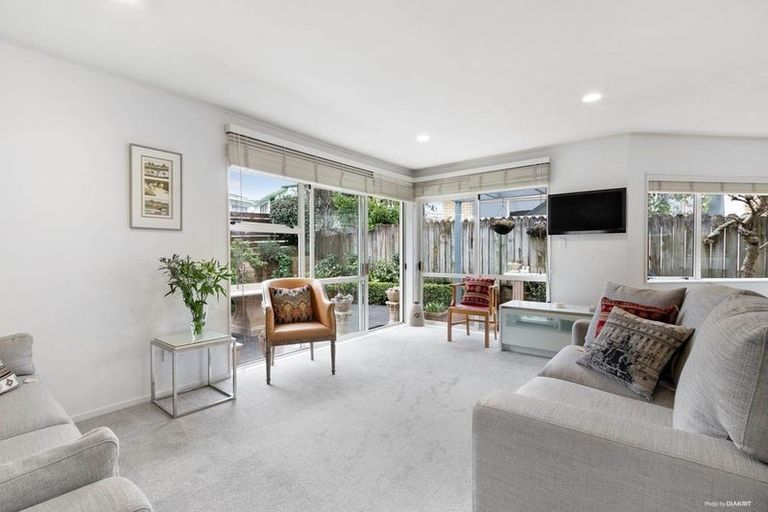 Photo of property in 1/19 Driscoll Place, Farm Cove, Auckland, 2010