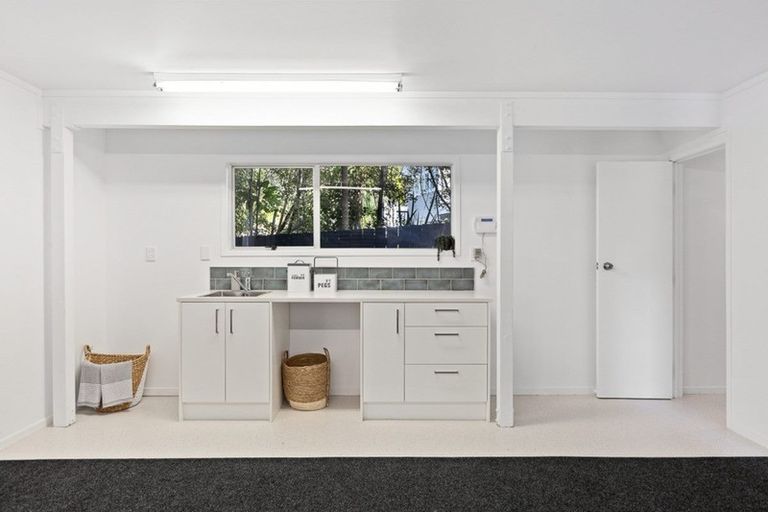 Photo of property in 1/107 Konini Road, Titirangi, Auckland, 0604