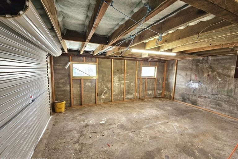 Photo of property in 10 Paritutu Road, Spotswood, New Plymouth, 4310