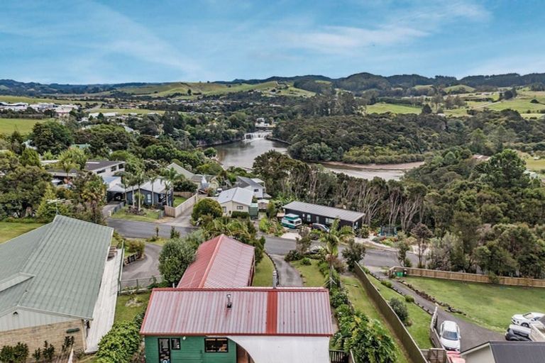 Photo of property in 11 Falls View Road, Haruru, 0204