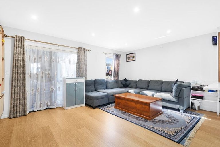 Photo of property in 24a Grande Vue Road, Papatoetoe, Auckland, 2025