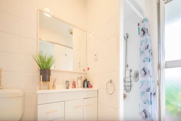 Photo of property in 423 Bucklands Beach Road, Bucklands Beach, Auckland, 2012