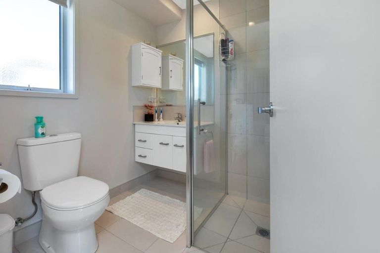 Photo of property in 6 Kamahi Place, One Tree Point, 0118