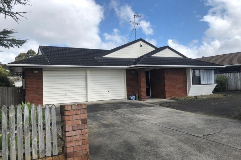 Photo of property in 16 Headcorn Place, Botany Downs, Auckland, 2010