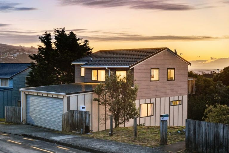 Photo of property in 16 Morere Street, Titahi Bay, Porirua, 5022