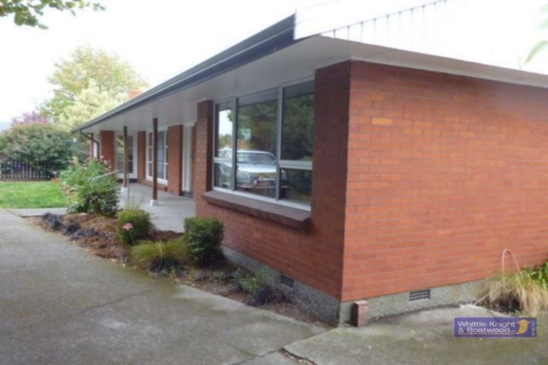 Photo of property in 17 Brookby Crescent, Avonhead, Christchurch, 8042