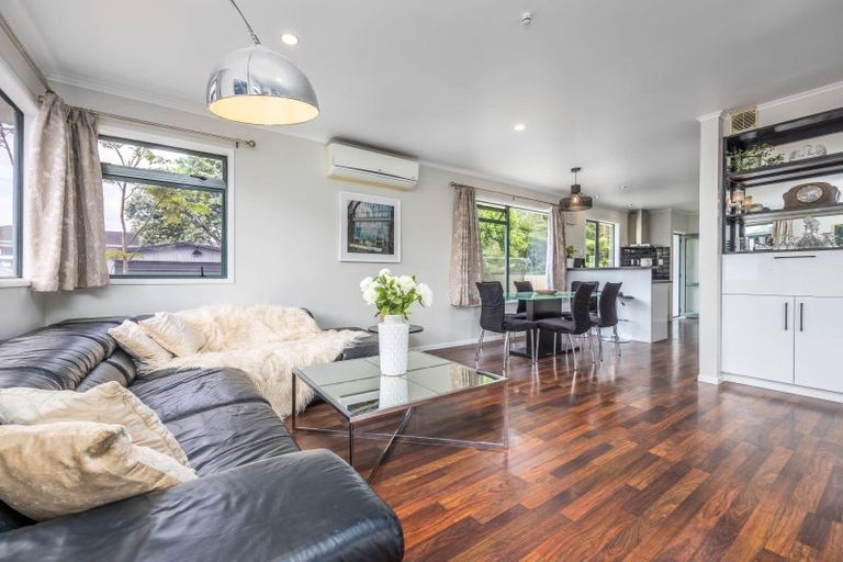 Photo of property in 17 Ashcroft Avenue, Mangere Bridge, Auckland, 2022