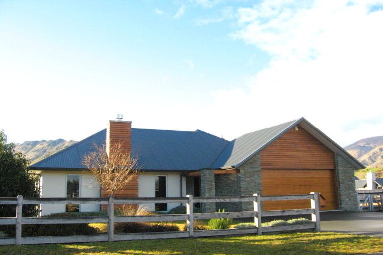 Photo of property in 10 Bridesdale Drive, Lake Hayes, Queenstown, 9304