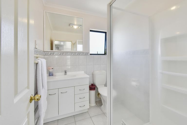 Photo of property in 1 Samara Place, Clendon Park, Auckland, 2103