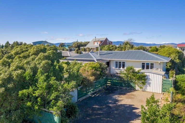Photo of property in 52 Gawler Street, Te Horo Beach, Otaki, 5581