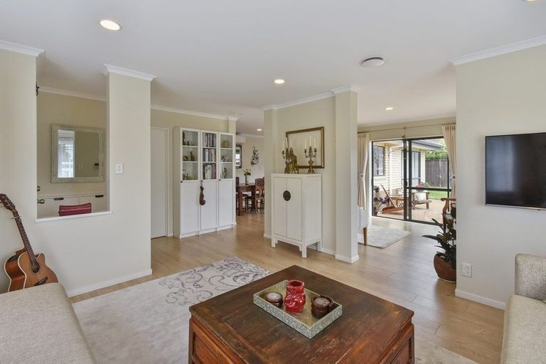 Photo of property in 4 Croftview Road, Wattle Downs, Auckland, 2103