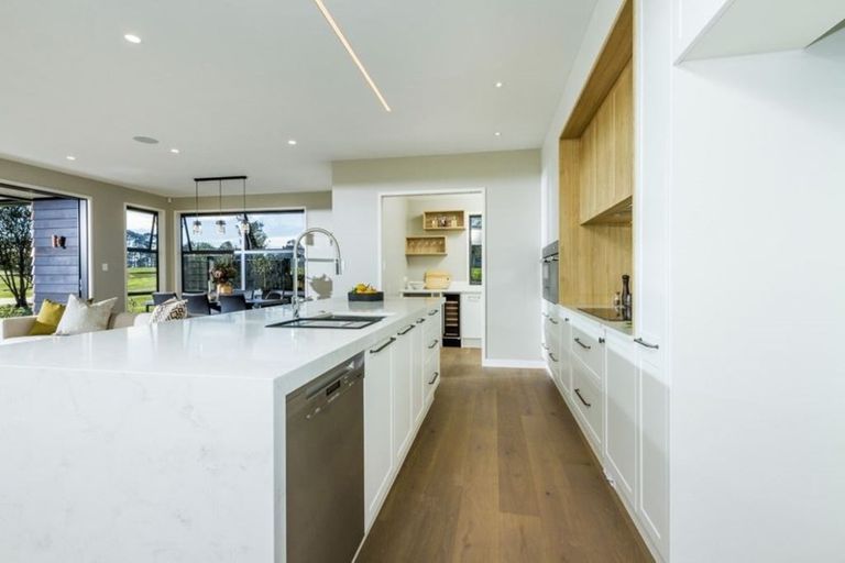 Photo of property in 18 Lucas Creek Way, Albany, Auckland, 0632