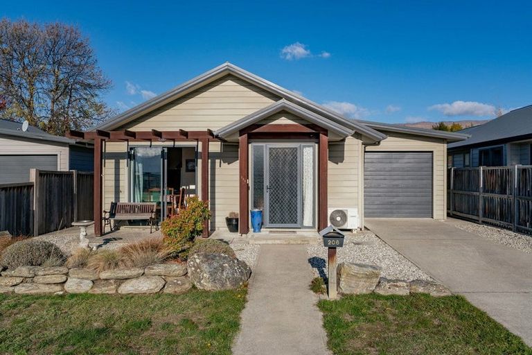 Photo of property in 206 Warren Street, Wanaka, 9305
