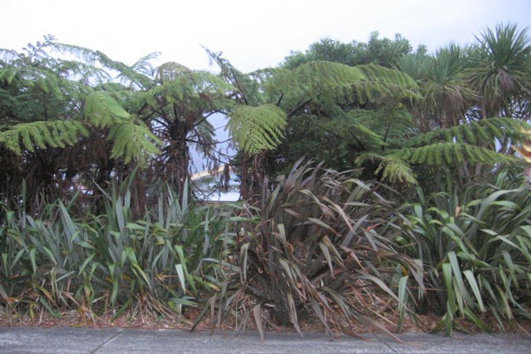 Photo of property in 2 Fuller Grove, Woburn, Lower Hutt, 5010