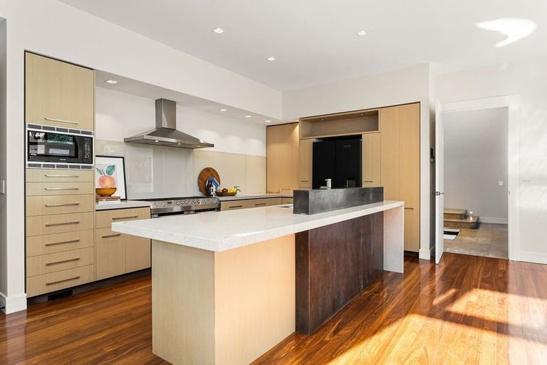 Photo of property in 118 Straven Road, Fendalton, Christchurch, 8014