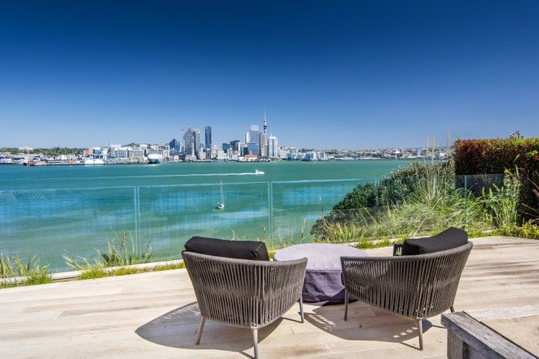 Photo of property in 53a Stanley Point Road, Stanley Point, Auckland, 0624