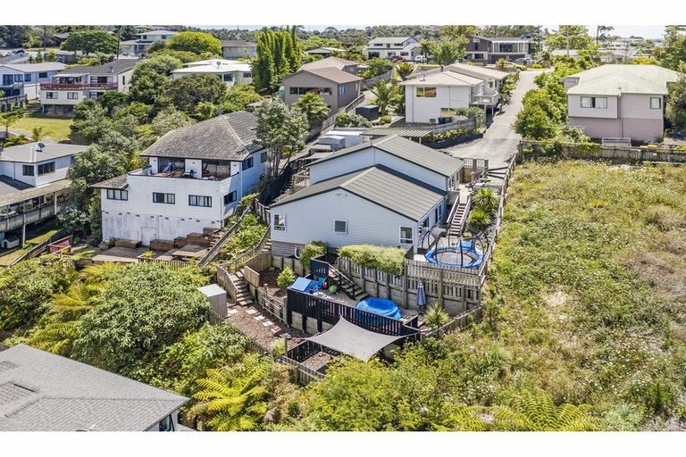 Photo of property in 2/272 Glamorgan Drive, Northcross, Auckland, 0630