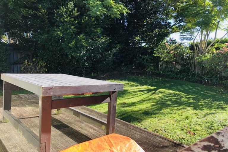 Photo of property in 302 Wairau Road, Glenfield, Auckland, 0629