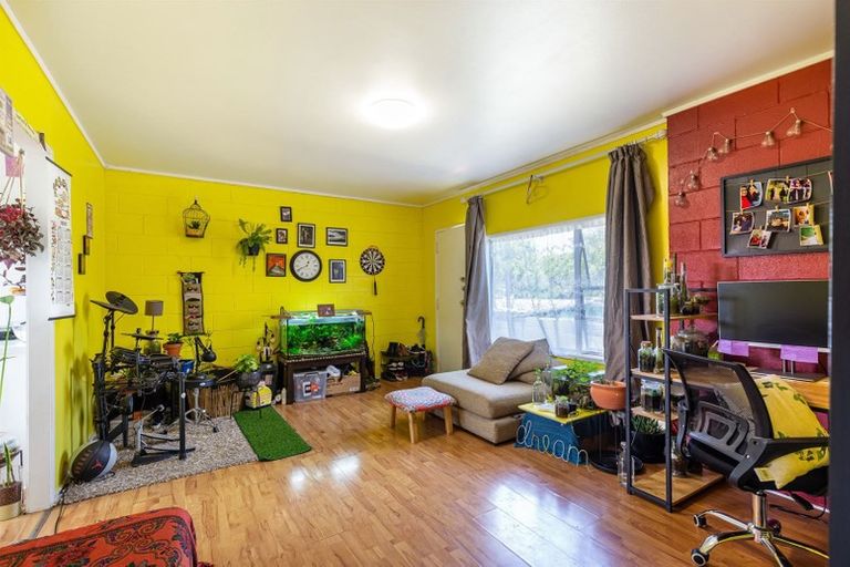 Photo of property in 3/94 Chivalry Road, Glenfield, Auckland, 0629