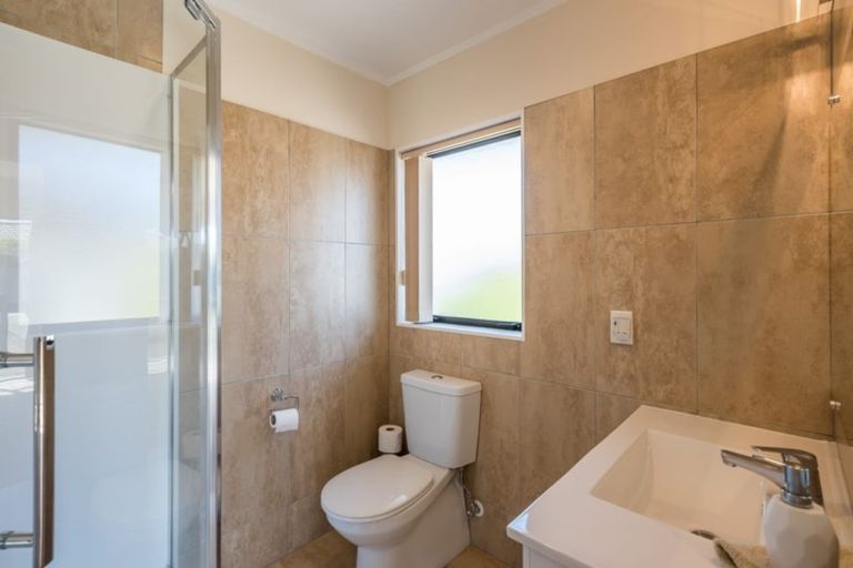 Photo of property in 124 Realm Drive, Paraparaumu, 5032