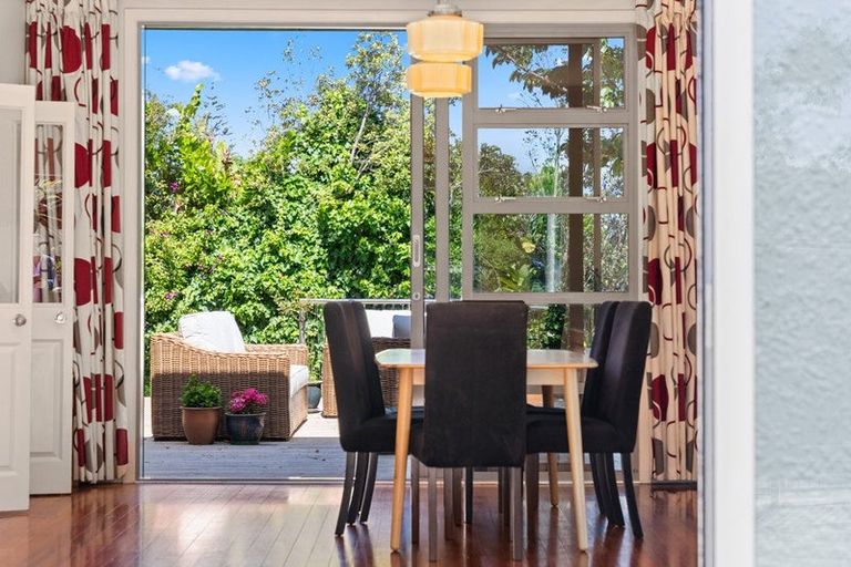 Photo of property in 48 Tiromoana Road, Raumati South, Paraparaumu, 5032