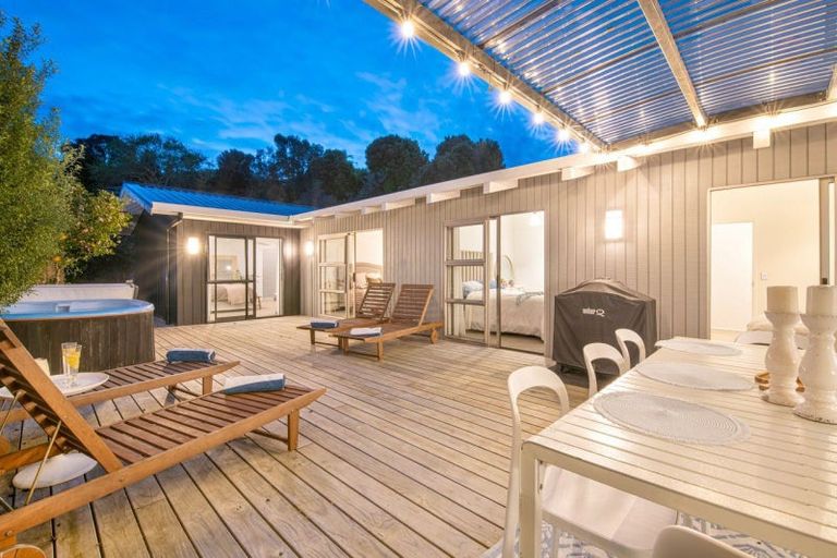 Photo of property in 18 Glengarry Avenue, Manly, Whangaparaoa, 0930