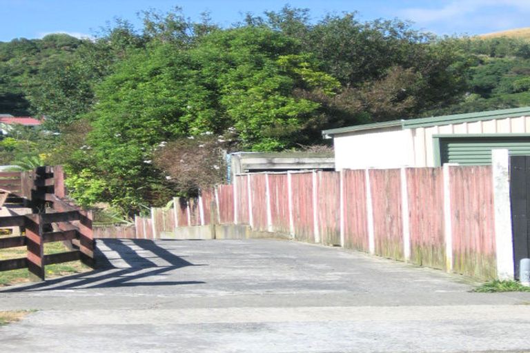 Photo of property in 2/84 Gillespies Road, Birchville, Upper Hutt, 5018