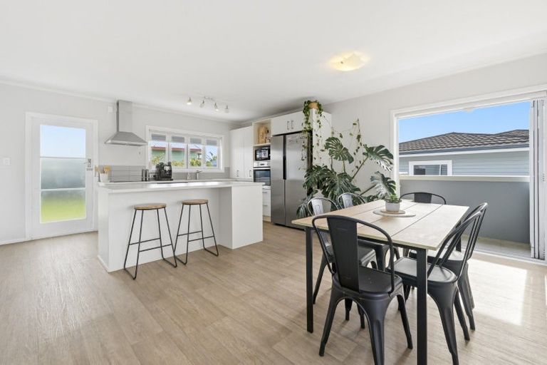 Photo of property in 74 Queen Road, Bellevue, Tauranga, 3110
