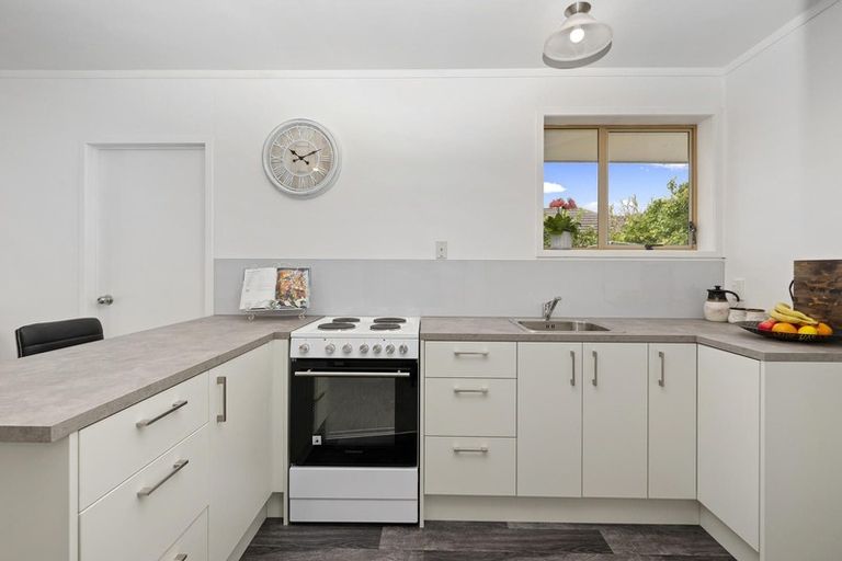 Photo of property in 2/120 Woodglen Road, Glen Eden, Auckland, 0602