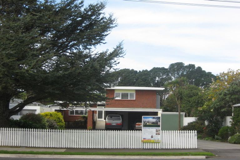 Photo of property in 12 Hoyle Place, New Plymouth, 4310