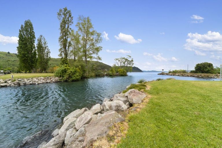 Photo of property in 4a Oakdale Drive, Kinloch, Taupo, 3377