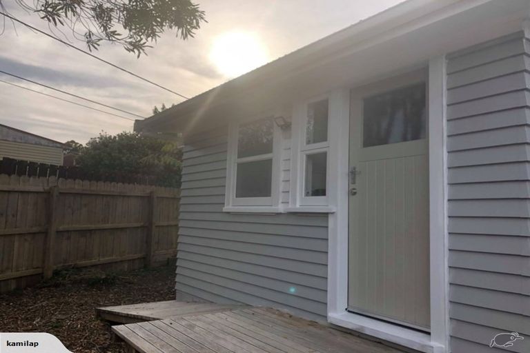 Photo of property in 2/9 College Road, Northcote, Auckland, 0627