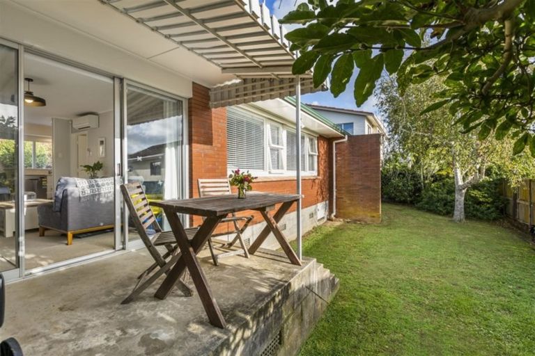 Photo of property in 3/11a Aratonga Avenue, Greenlane, Auckland, 1051