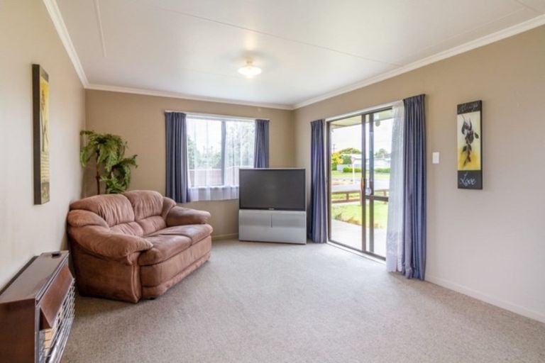 Photo of property in 5 Cemetery Road, Sanson, 4817