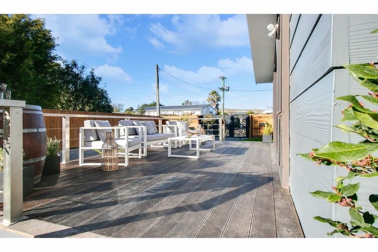 Photo of property in 15 Gillies Crescent, Waimarama, Havelock North, 4294